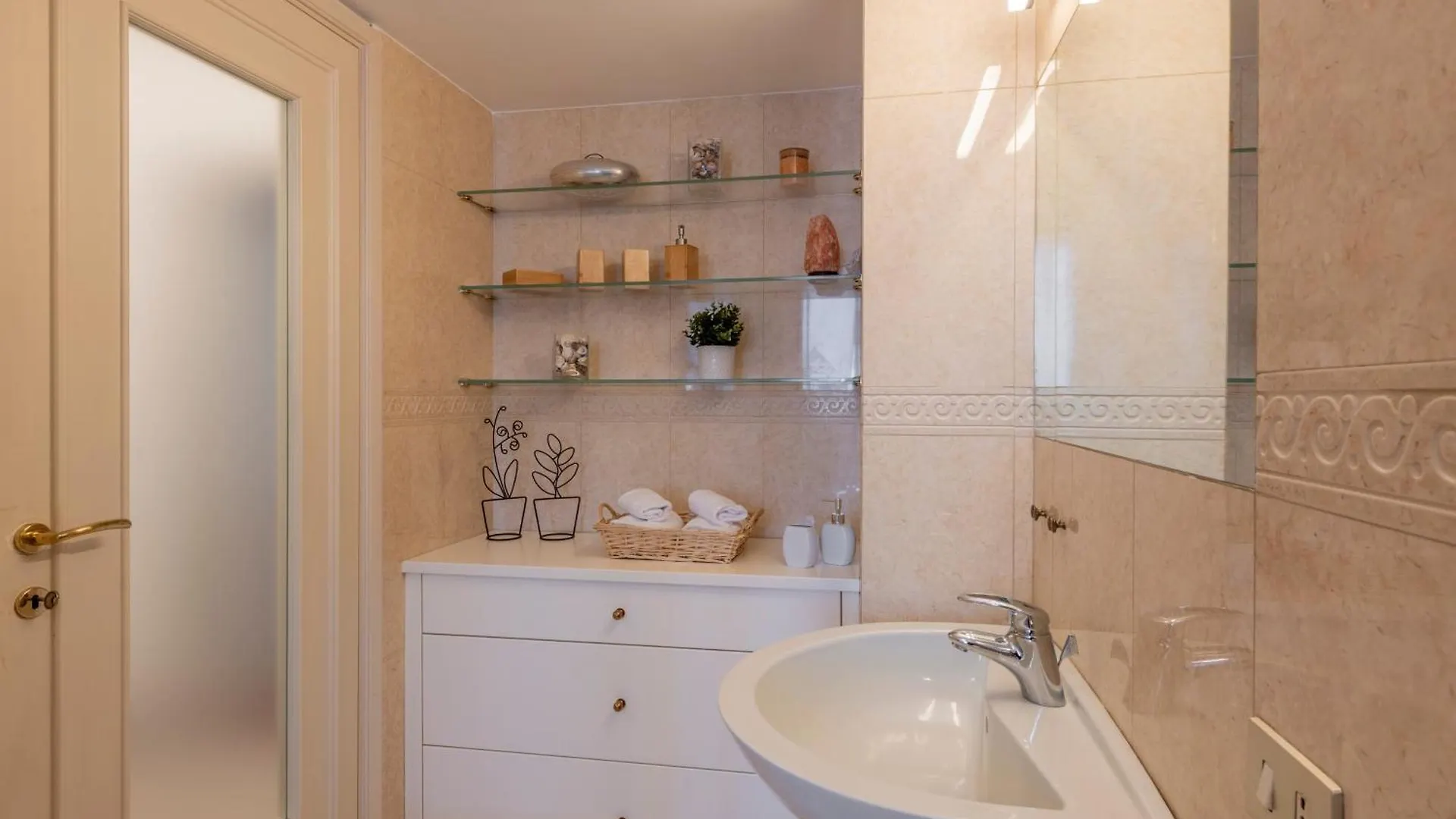 Otto Novembre, 3 Ampio Ed Elegante Con Vista Apartman Milánó Olaszország